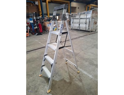 Bailey lightweight aluminium ladder 4 step top 2 b...