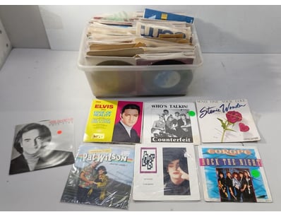 Gadgets, Music & Pastimes (SAA982) - Lot 4412