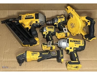 Cordless DeWalt 18V tools. 1 x DCV100-XE mini blow...