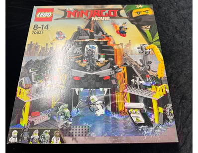 **UNRESERVED** LIFETIME COLLECTION OF LEGO PART... - Lot 652