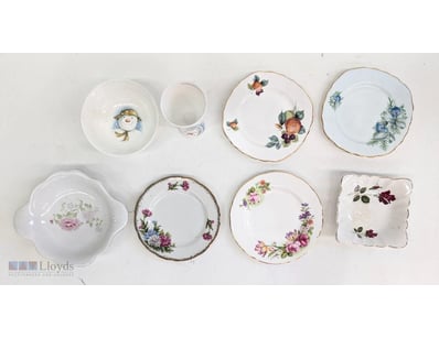 COLLECTION OF VINTAGE PORCELAIN DECORATIVE PLATES ...