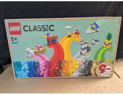 **UNRESERVED** LIFETIME COLLECTION OF LEGO PART... - Lot 347