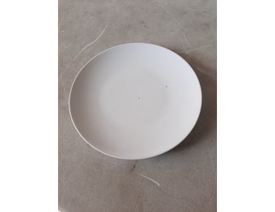 Plates, white finish, diameter 28cm.

SOLD AS LOT....