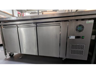 UNRESERVED Cabaret Club + Restaurant Liquidation... - Lot 12