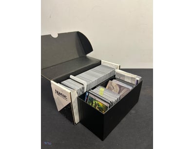 BULK LOT HOLDS A LARGE COLLECTION OF MAGIC: THE GA...