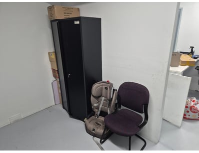Dyson, Apple & Other Major Brand Reseller Liquid... - Lot 39