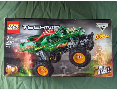 **UNRESERVED** LIFETIME COLLECTION OF LEGO PART... - Lot 180