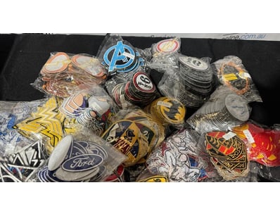 Assorted decorative patches 

Note: sold as lot...