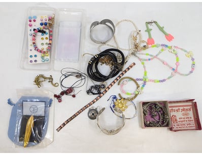 UNRESERVED Airport - Lost Property (A980) - Lot 192
