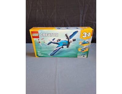 **UNRESERVED** LIFETIME COLLECTION OF LEGO PART... - Lot 382