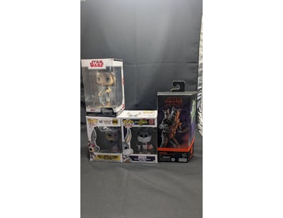 COLLECTIBLE POP VINYL FIGURES BUNDLE - STAR WARS, ...