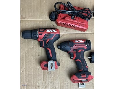 Cordless Skil 18V tools. 1 x DL529001 drill, 2 x h...