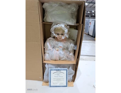 The Ashton-Drake Galleries "Victorian Serenity" po...