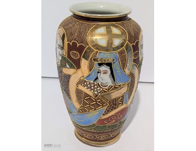 SATSUMA SMALL HANDPAINTED VASE, MAKER'S MARK ON BA...