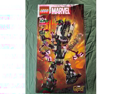 **UNRESERVED** LIFETIME COLLECTION OF LEGO PART... - Lot 132