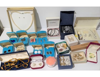 The Curio Collection (A985) - Lot 1504