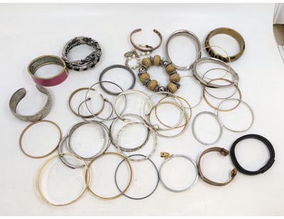 UNRESERVED Airport - Lost Property (A980) - Lot 193