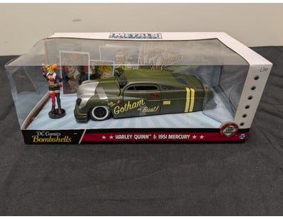 DC COMICS BOMBSHELLS HARLEY QUINN & 1951 MERCURY D...