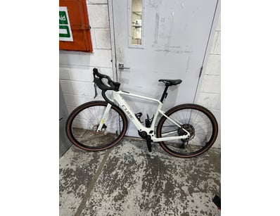 Cube Nuroad gravel/road bike in cream white with d...