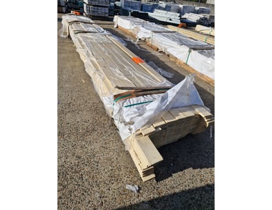 93mm x 17mm x 5400mm

120  to pack

BID PER LE...
