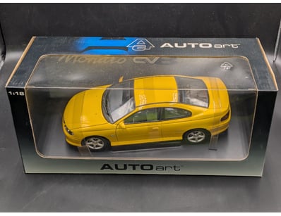 AUTOART HOLDEN V2 MONARO CV8 IN DEVIL YELLOW DIE-C...