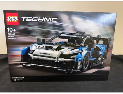 **UNRESERVED** LIFETIME COLLECTION OF LEGO PART... - Lot 719