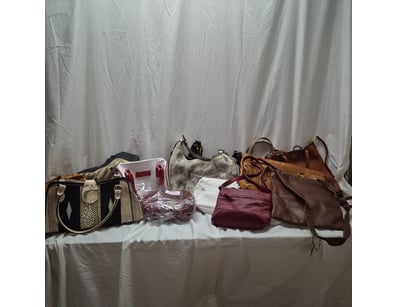 Designer Vault (A983) - Lot 7252