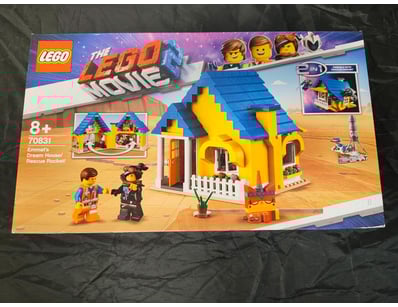 **UNRESERVED** LIFETIME COLLECTION OF LEGO PART... - Lot 660