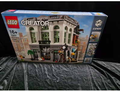 LEGO CREATOR EXPERT BRICK BANK SET 10251

Sealed...