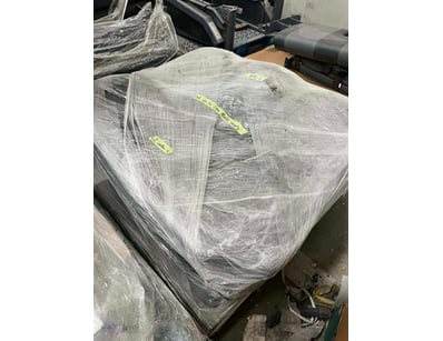 5x Kia Carnival Middle Row Seats - 3 Cloth & 2 Lea...