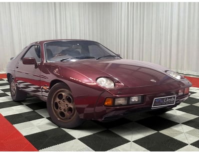 <b>1983 Porsche 928S Coupe - Burgundy - Manual - C...