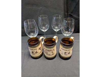 QUEENSLAND GOLD COAST BARWARE SET - WINE GLASSES A...