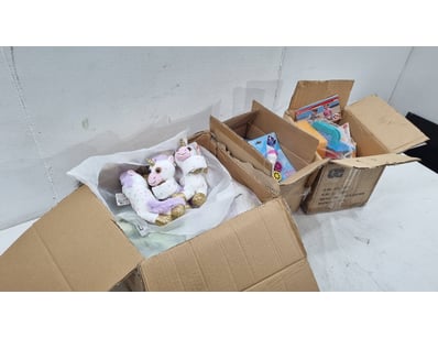 Bulk lot of children's toys and accessories featur...