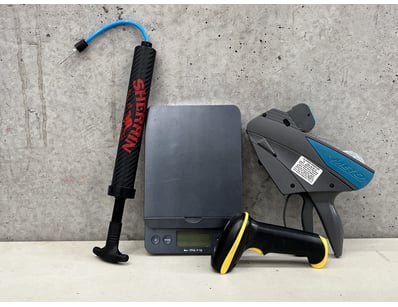 Assorted accessories, includes scanner and scales,...