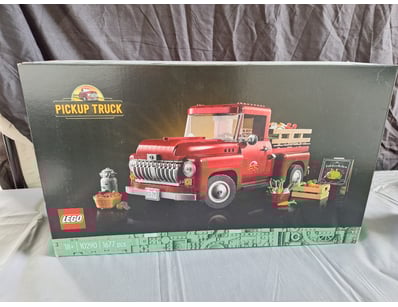 **UNRESERVED** LIFETIME COLLECTION OF LEGO PART... - Lot 162