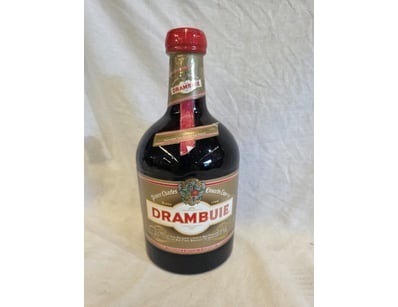 Vintage Drambuie liqueur bottle, 1 litre, 40% ABV....