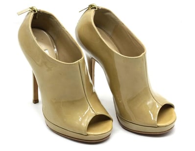 Designer Vault (A985) - Lot 7804