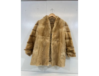 Entire Vintage Clothing Store Liquidation (ON11... - Lot 142