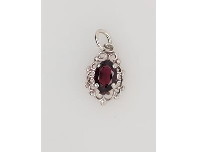 SILVER AND GARNET PENDANT


583010+262



