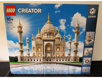 **UNRESERVED** LIFETIME COLLECTION OF LEGO PART... - Lot 693