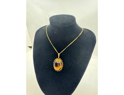 14K GOLD NECKLACE WITH TIGERS EYE PENDANT

50Cm...