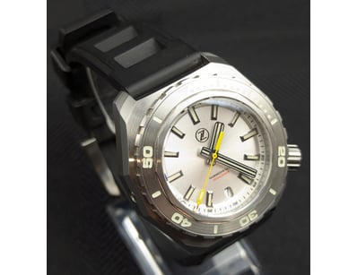Affordable Watch Market (A998) - Lot 515
