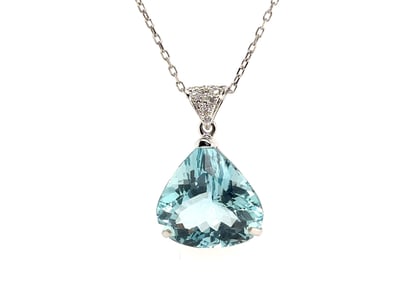 18CT WHITE GOLD AQUAMARINE AND DIAMOND PENDANT

Fe...