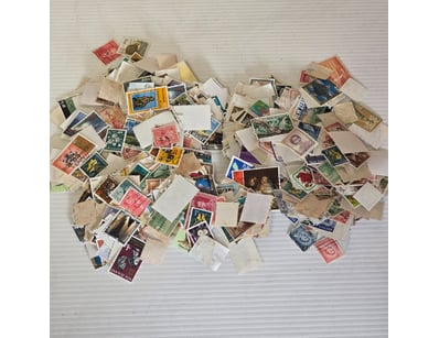 STAMPS, NEW ZEALAND MIXED STAMPS OVER 400

Conditi...