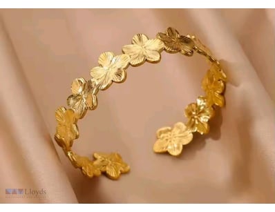 GOLD PLATED STAINLESS STEEL FLOWER SHAPE CUFF BANG...