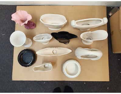 COLLECTION OF DECORATIVE CERAMIC VESSELS AND TABLE...