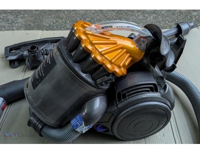Dyson Dc23 Vacuum Cleaner With Accessories