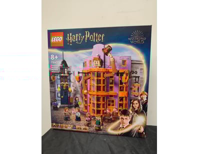 **UNRESERVED** LIFETIME COLLECTION OF LEGO PART... - Lot 651