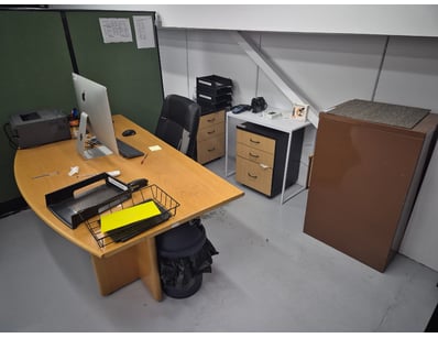 Dyson, Apple & Other Major Brand Reseller Liquid... - Lot 75
