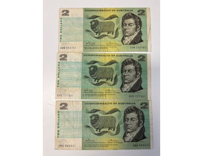 AUSTRALIAN $2 BANKNOTES 

X3 R84 (F), CV: $10 EA...